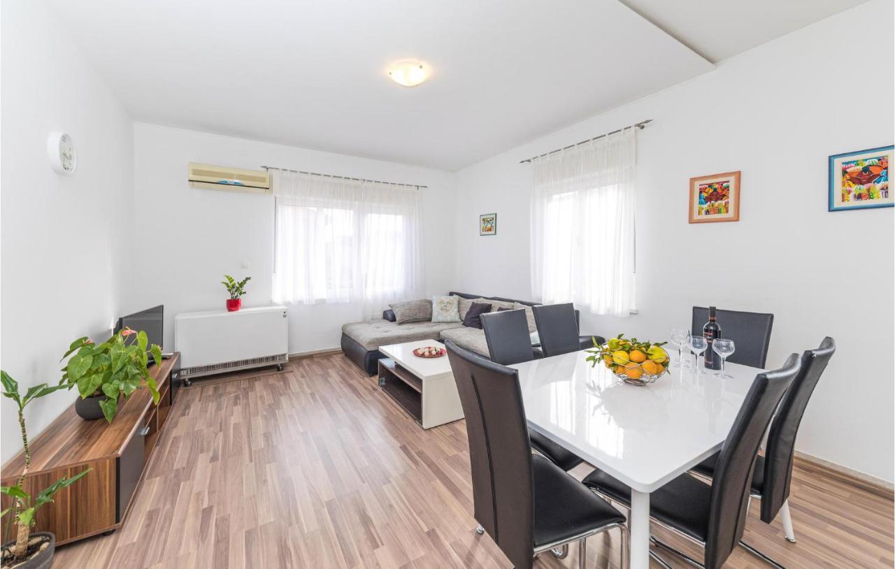 Nice Apartment In Kastel Stafilic With Sauna Kastela Luaran gambar