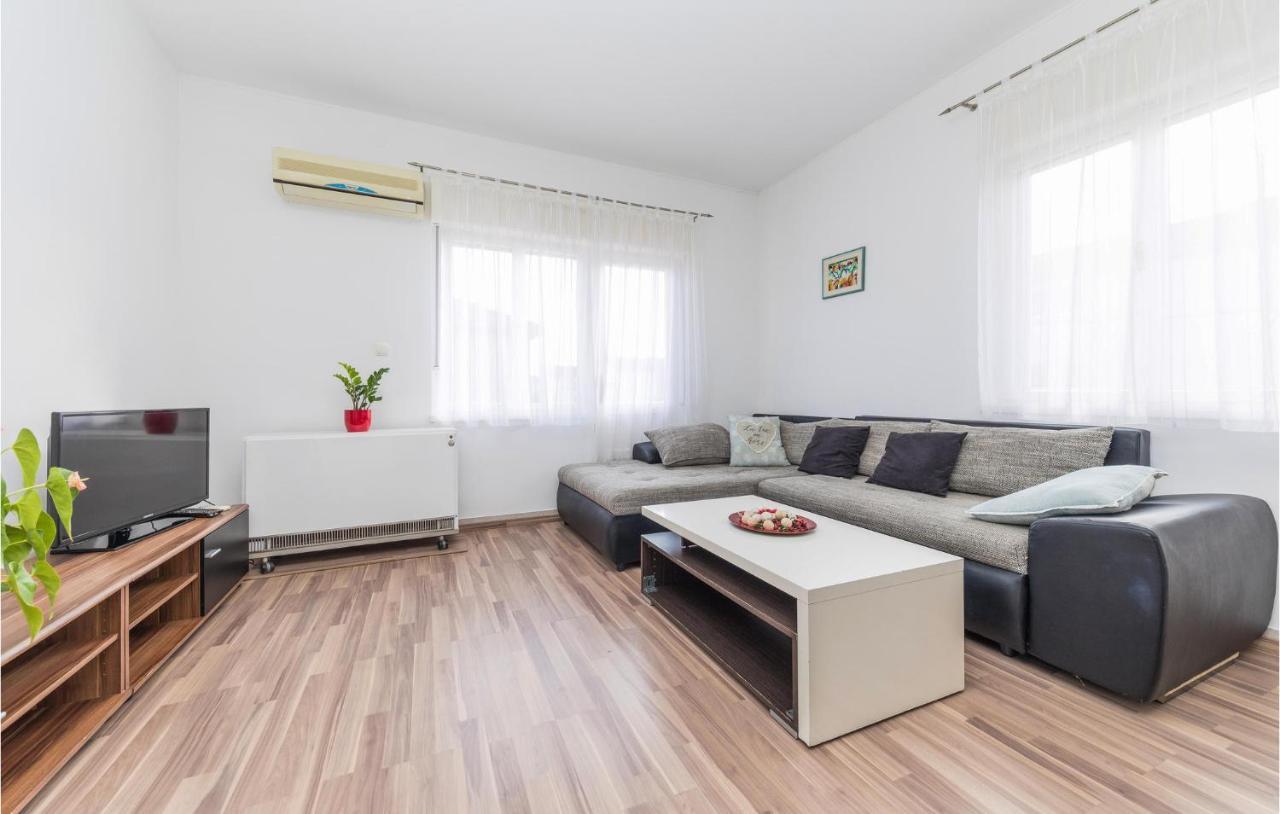 Nice Apartment In Kastel Stafilic With Sauna Kastela Luaran gambar
