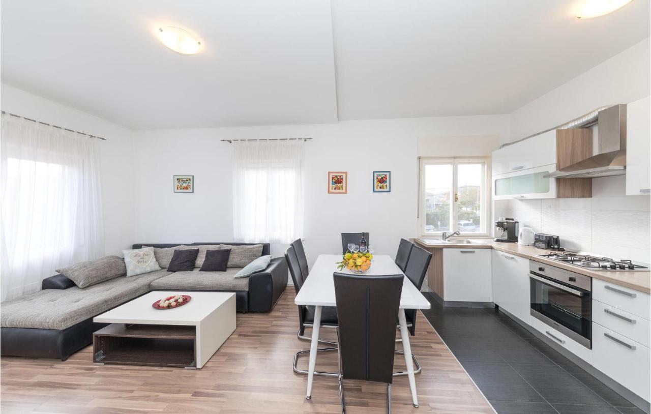 Nice Apartment In Kastel Stafilic With Sauna Kastela Luaran gambar