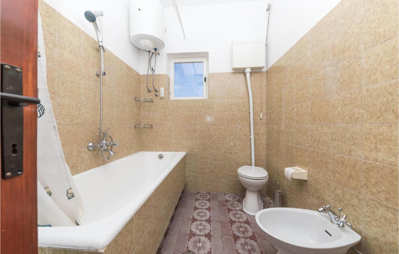 Nice Apartment In Kastel Stafilic With Sauna Kastela Luaran gambar