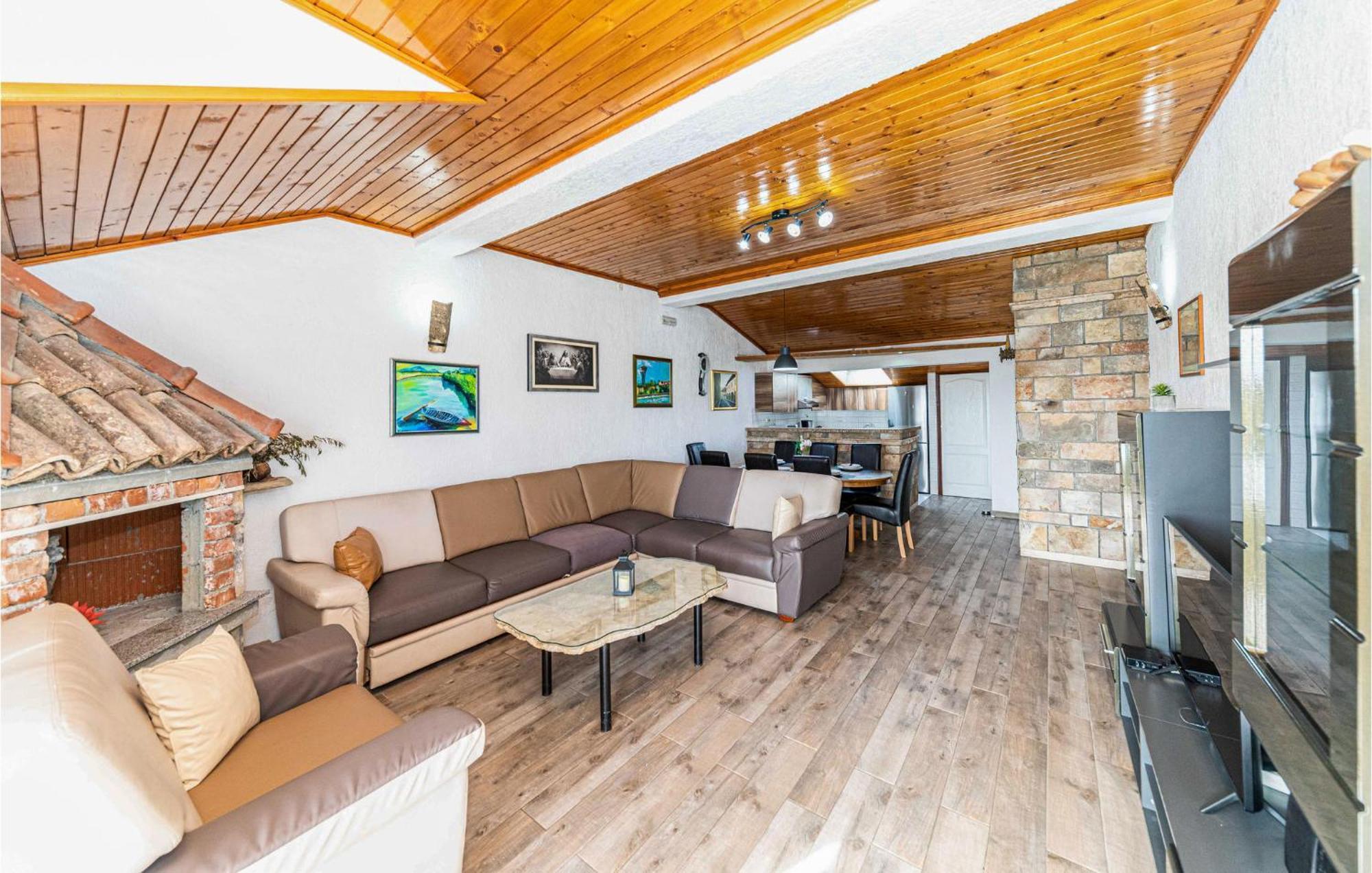 Nice Apartment In Kastel Stafilic With Sauna Kastela Luaran gambar