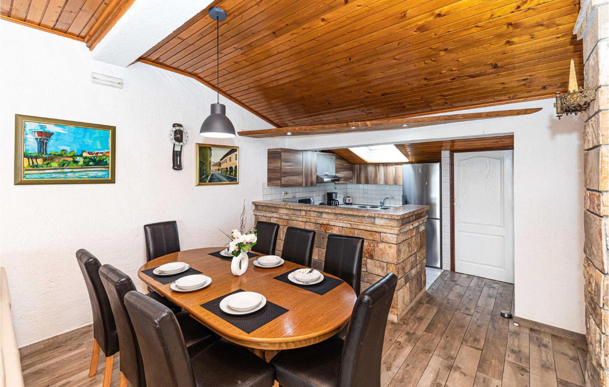 Nice Apartment In Kastel Stafilic With Sauna Kastela Luaran gambar