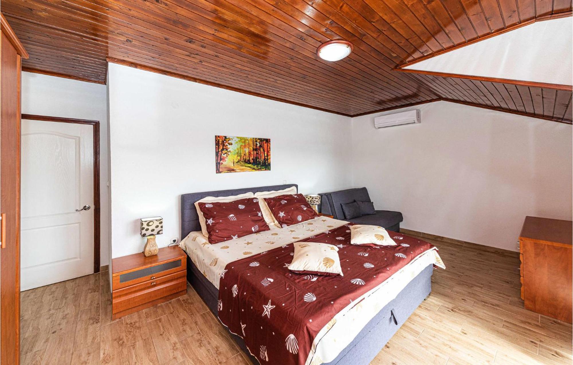 Nice Apartment In Kastel Stafilic With Sauna Kastela Luaran gambar