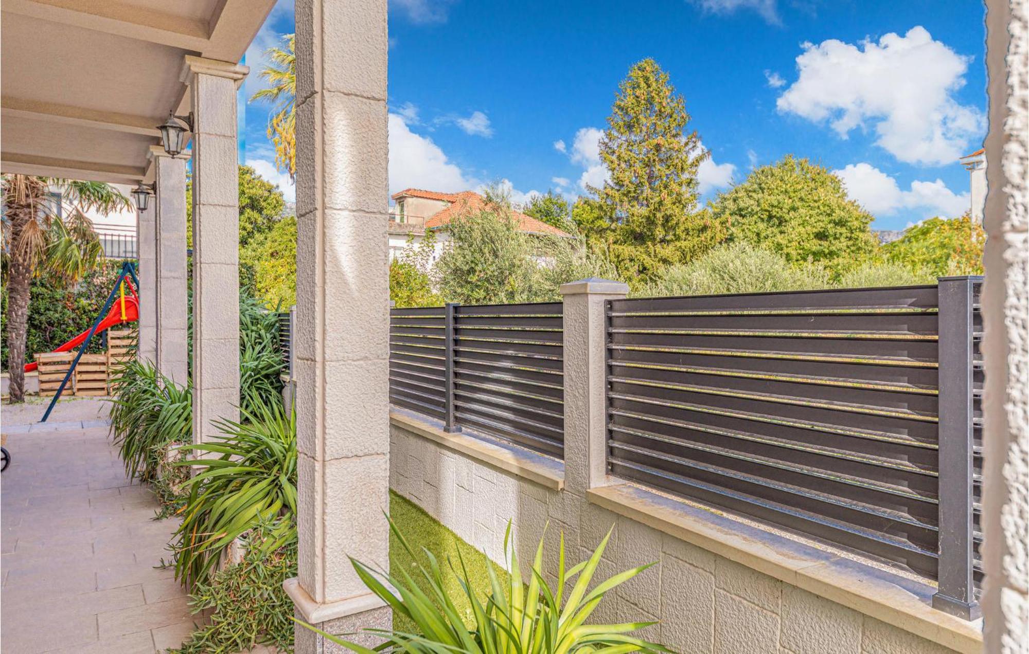Nice Apartment In Kastel Stafilic With Sauna Kastela Luaran gambar
