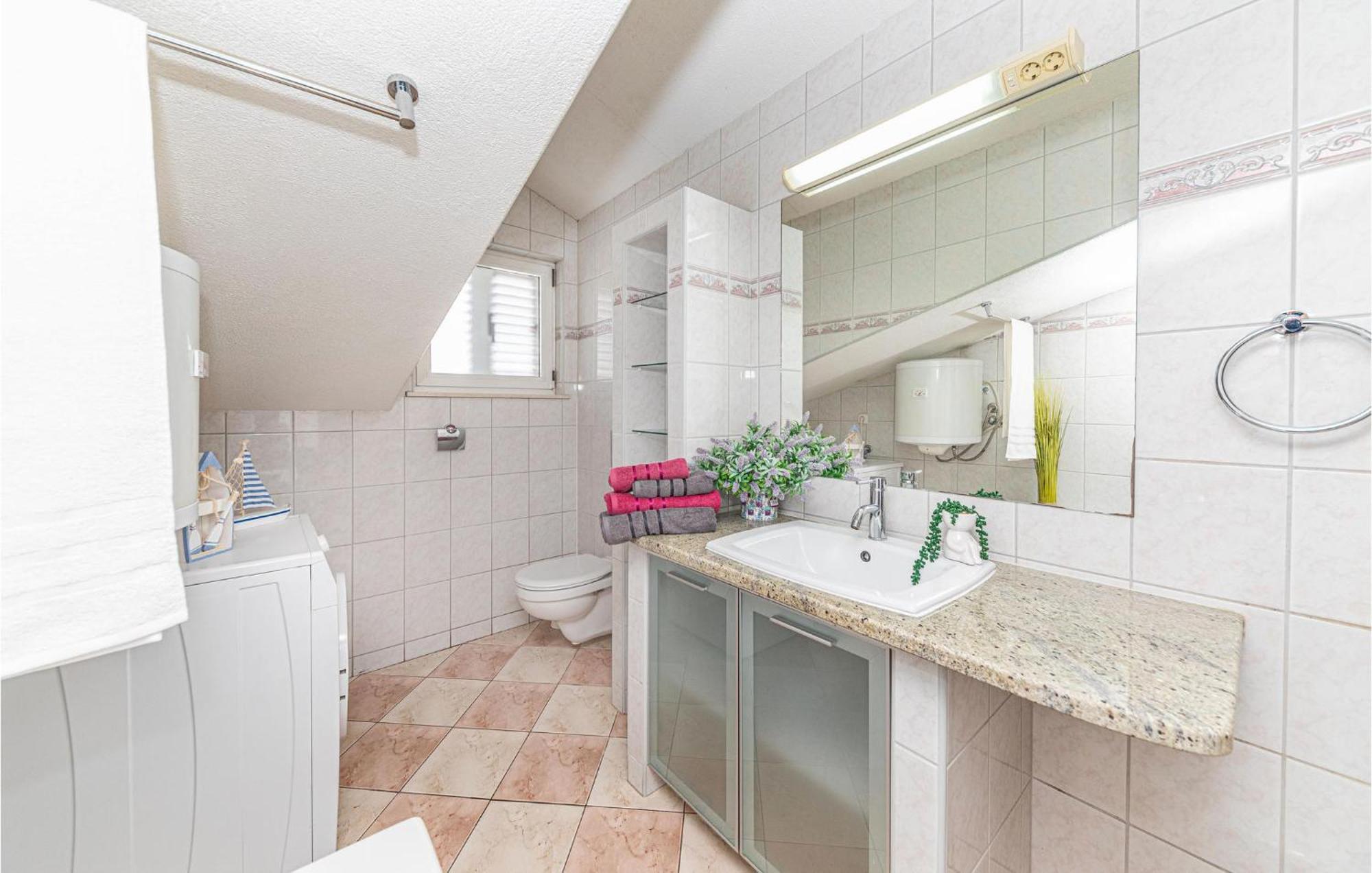 Nice Apartment In Kastel Stafilic With Sauna Kastela Luaran gambar