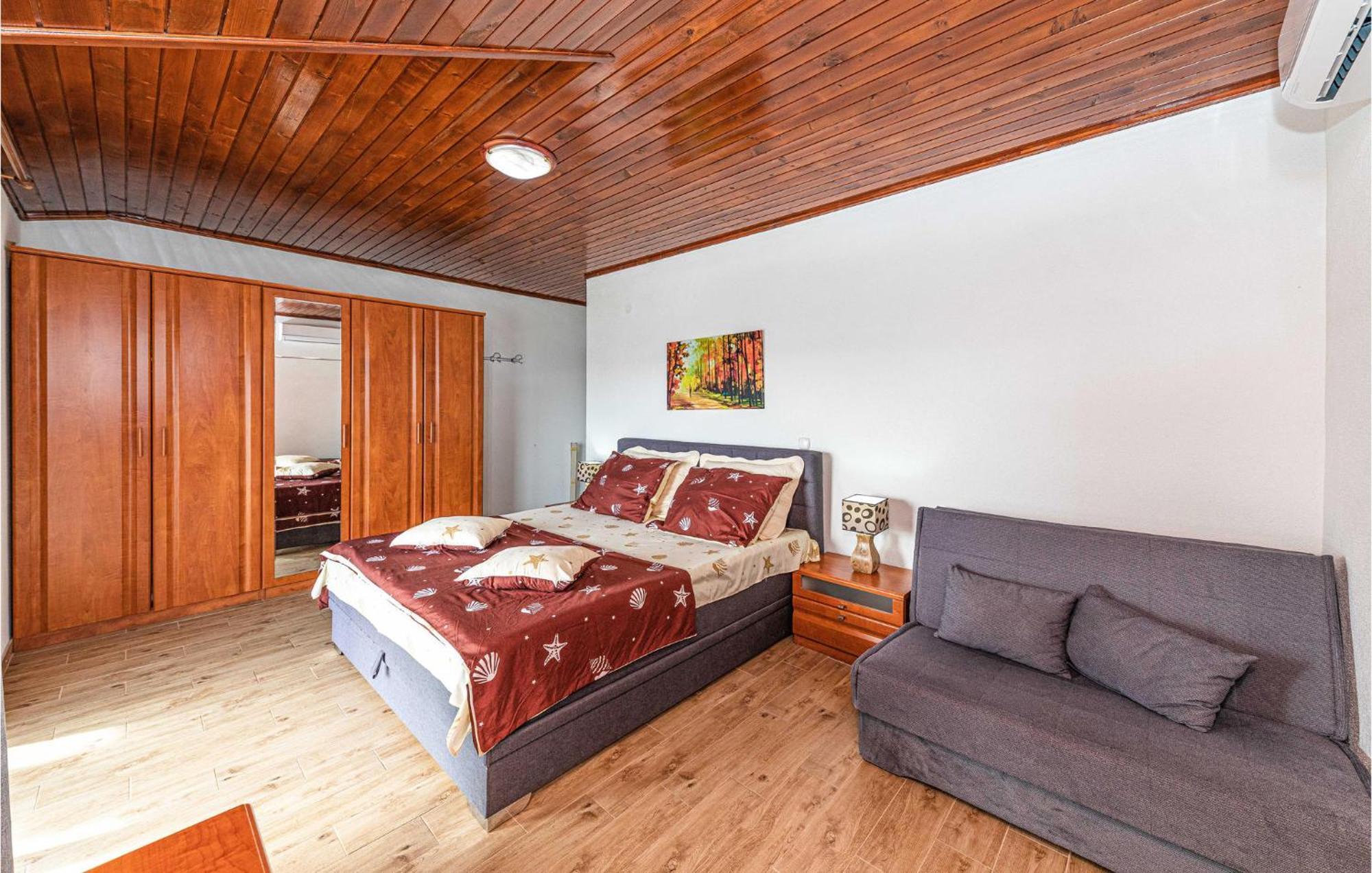 Nice Apartment In Kastel Stafilic With Sauna Kastela Luaran gambar